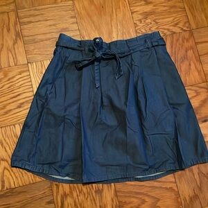 Women’s Gap Denim Skirt size Large with belt tie, pockets, side zip